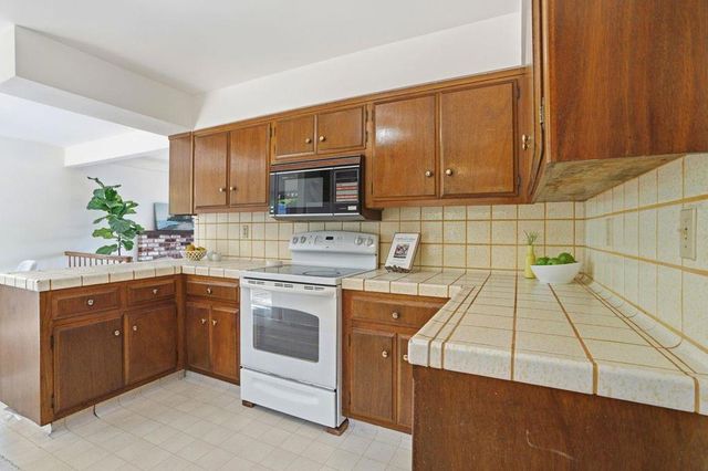 3950 Brookline Way, Redwood City, CA 94062