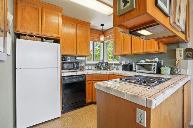 3950 Brookline Way, Redwood City, CA 94062