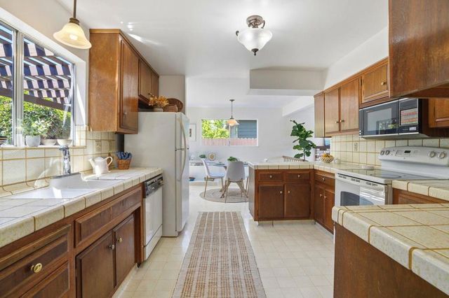 3950 Brookline Way, Redwood City, CA 94062