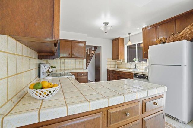 3950 Brookline Way, Redwood City, CA 94062
