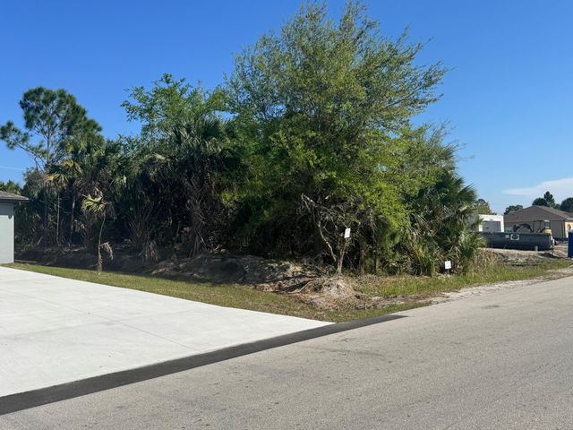 1995 SW Olympia Ave Avenue, Palm Bay, FL 32908