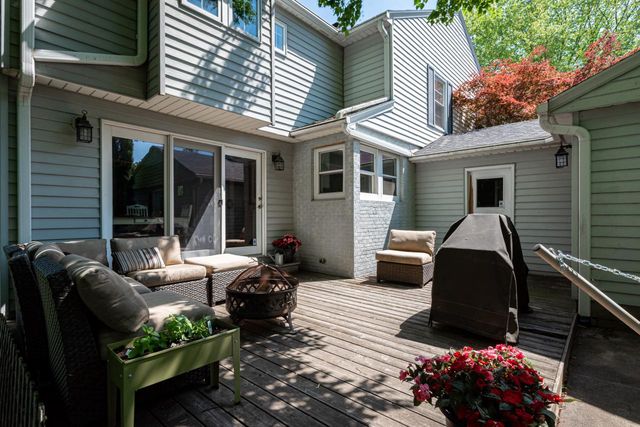9125 N Meadowlark LANE, Bayside, WI 53217