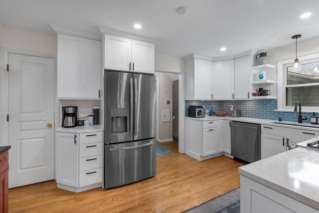 9125 N Meadowlark LANE, Bayside, WI 53217