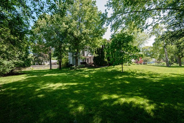 9125 N Meadowlark LANE, Bayside, WI 53217