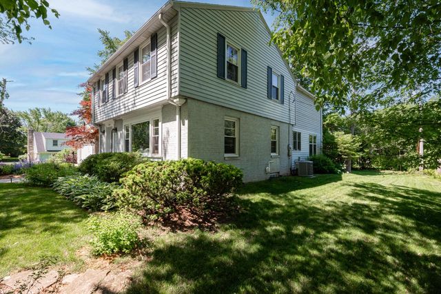 9125 N Meadowlark LANE, Bayside, WI 53217