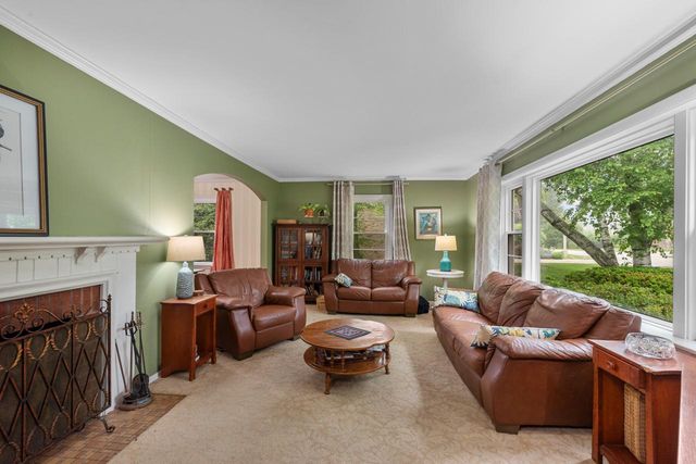 9125 N Meadowlark LANE, Bayside, WI 53217