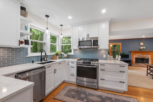 9125 N Meadowlark LANE, Bayside, WI 53217