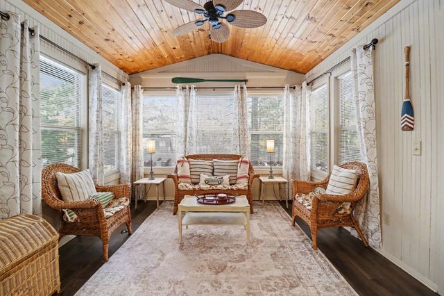 5526 W Longbridge Road, Pentwater, MI 49449