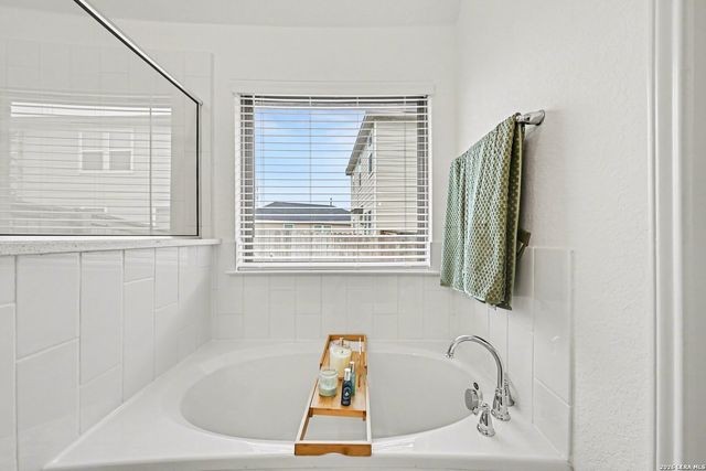 4964 Park Mnr, Marion, TX 78124
