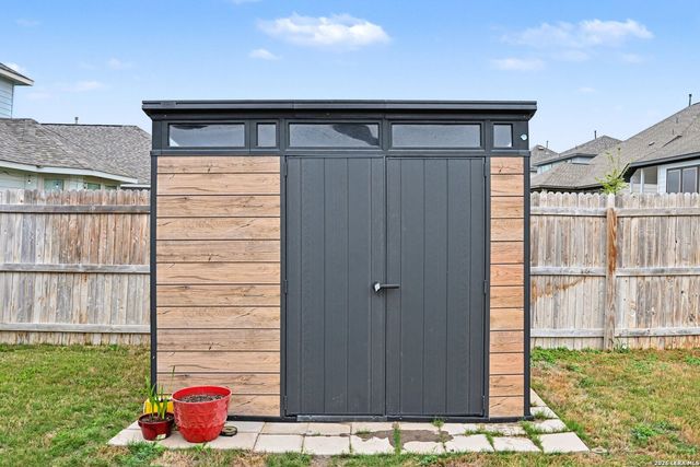 4964 Park Mnr, Marion, TX 78124