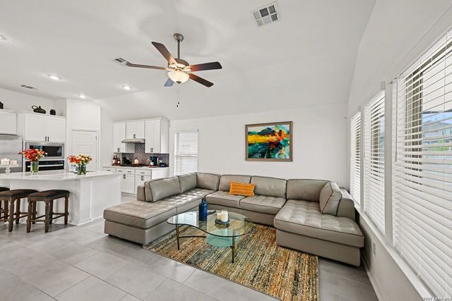 4964 Park Mnr, Marion, TX 78124