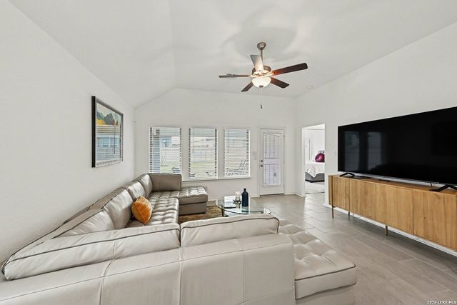 4964 Park Mnr, Marion, TX 78124