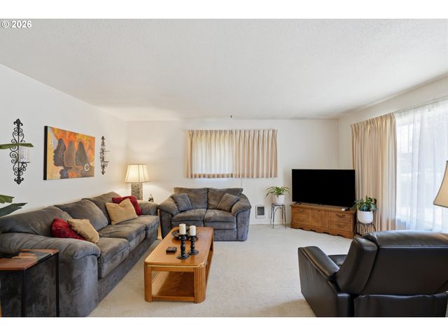 8802 N CHASE Ave, Portland, OR 97217
