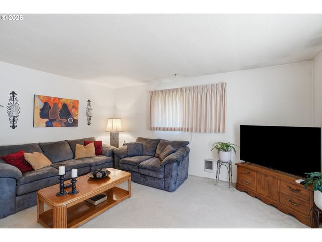 8802 N CHASE Ave, Portland, OR 97217