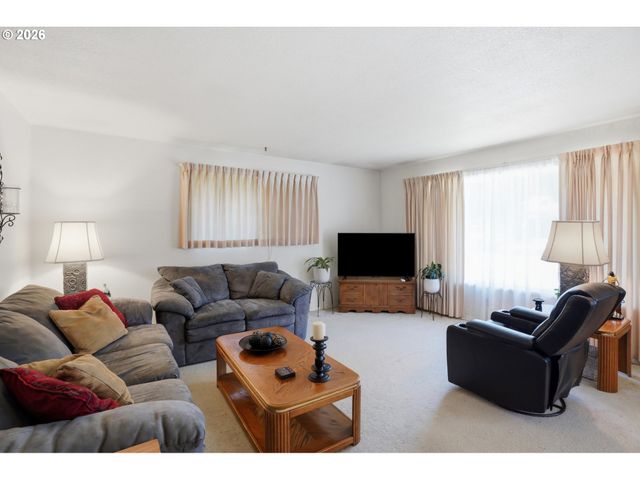 8802 N CHASE Ave, Portland, OR 97217