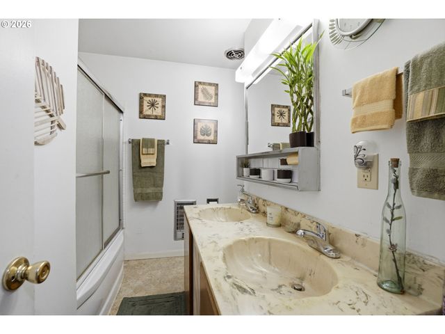 8802 N CHASE Ave, Portland, OR 97217
