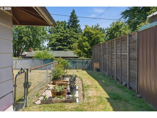 8802 N CHASE Ave, Portland, OR 97217