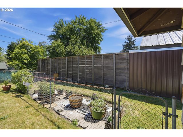 8802 N CHASE Ave, Portland, OR 97217
