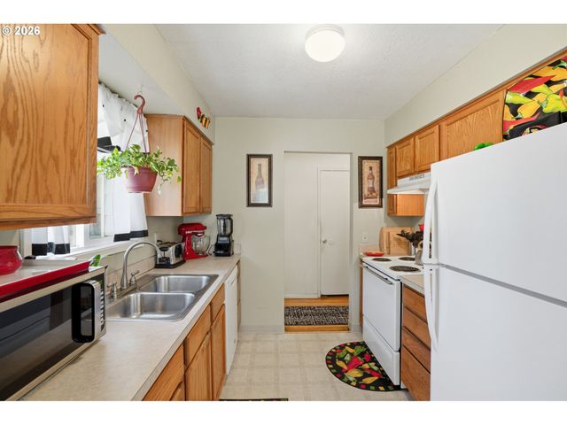8802 N CHASE Ave, Portland, OR 97217