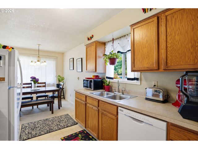8802 N CHASE Ave, Portland, OR 97217