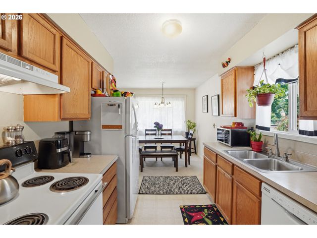 8802 N CHASE Ave, Portland, OR 97217