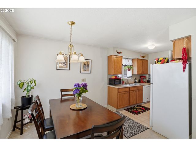 8802 N CHASE Ave, Portland, OR 97217