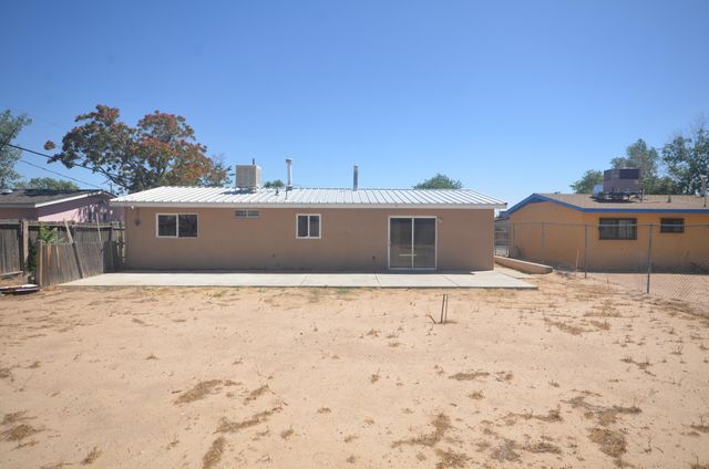 5941 Eucariz Avenue SW, Albuquerque, NM 87121