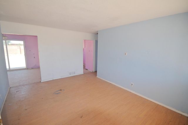 5941 Eucariz Avenue SW, Albuquerque, NM 87121
