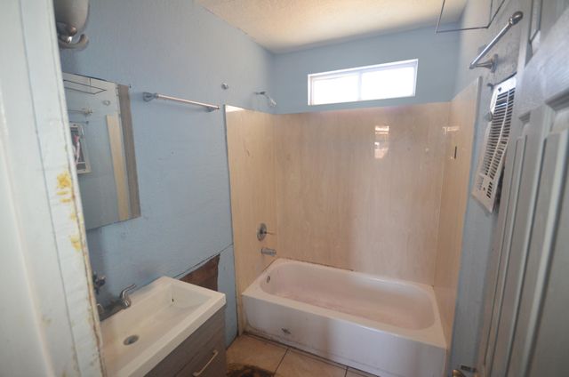 5941 Eucariz Avenue SW, Albuquerque, NM 87121