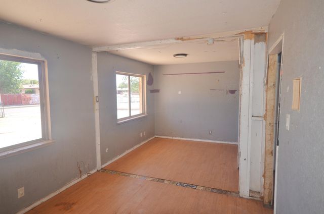 5941 Eucariz Avenue SW, Albuquerque, NM 87121