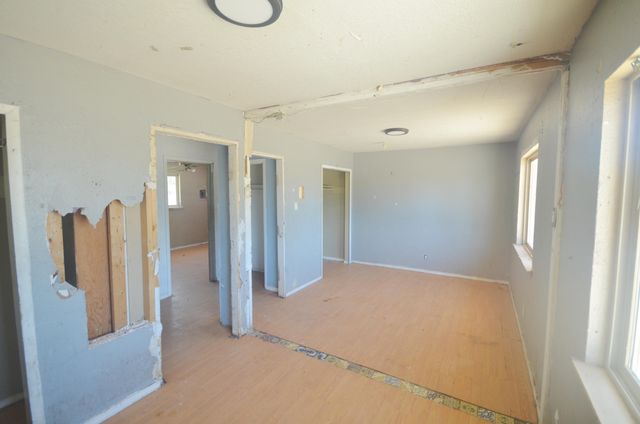 5941 Eucariz Avenue SW, Albuquerque, NM 87121
