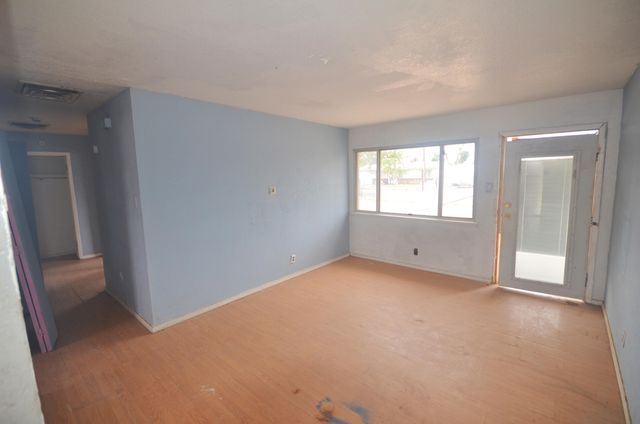 5941 Eucariz Avenue SW, Albuquerque, NM 87121