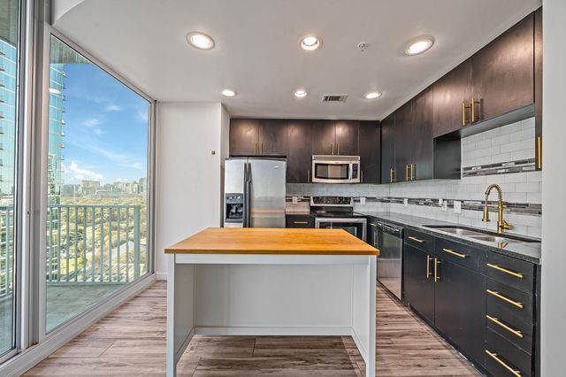 5925 Almeda Road 11406, Houston, TX 77004