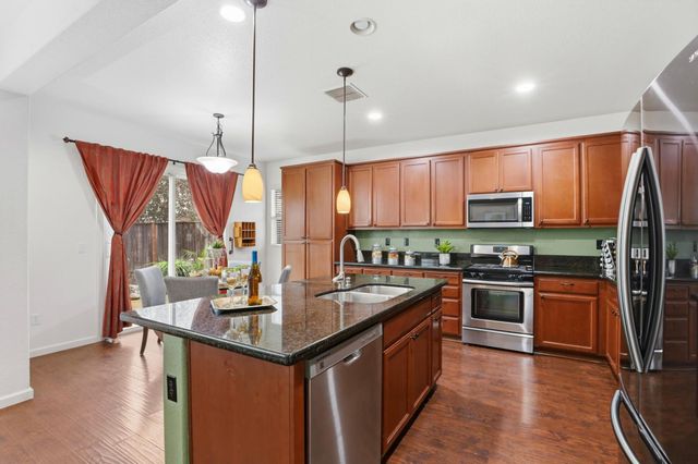 3520 Bridgeway Lakes Dr, West Sacramento, CA 95691