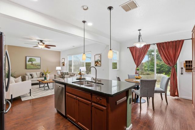 3520 Bridgeway Lakes Dr, West Sacramento, CA 95691