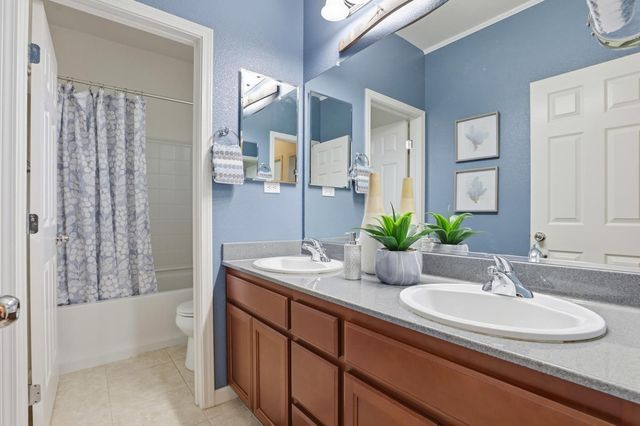 3520 Bridgeway Lakes Dr, West Sacramento, CA 95691