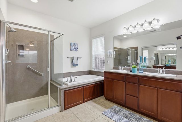 3520 Bridgeway Lakes Dr, West Sacramento, CA 95691