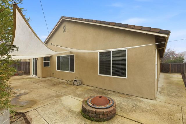 3520 Bridgeway Lakes Dr, West Sacramento, CA 95691