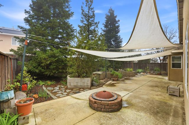 3520 Bridgeway Lakes Dr, West Sacramento, CA 95691