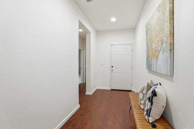 3520 Bridgeway Lakes Dr, West Sacramento, CA 95691