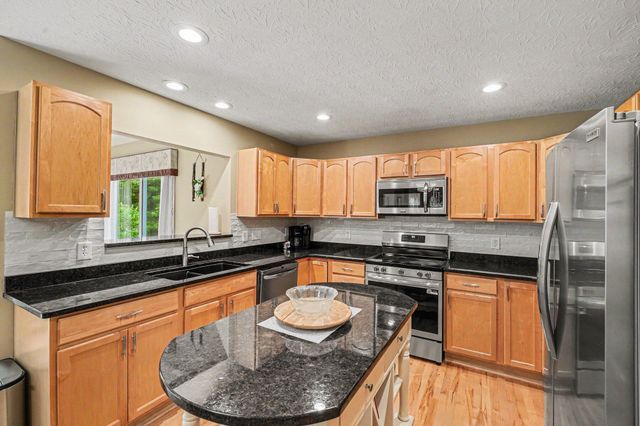 7037 Running Fox Court, Florence, KY 41042