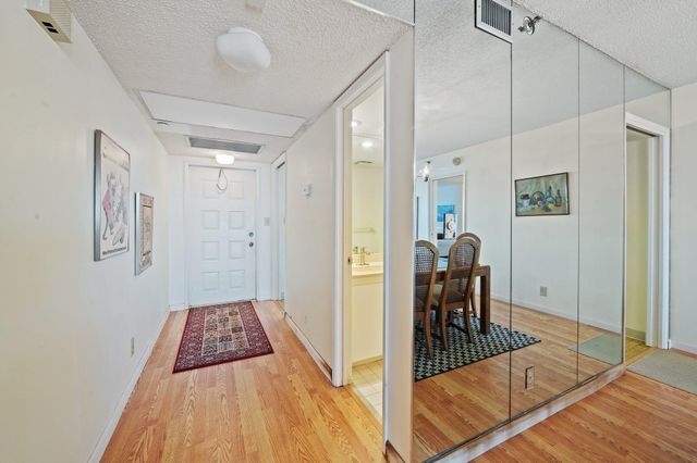 3520 Oaks Way 903, Pompano Beach, FL 33069