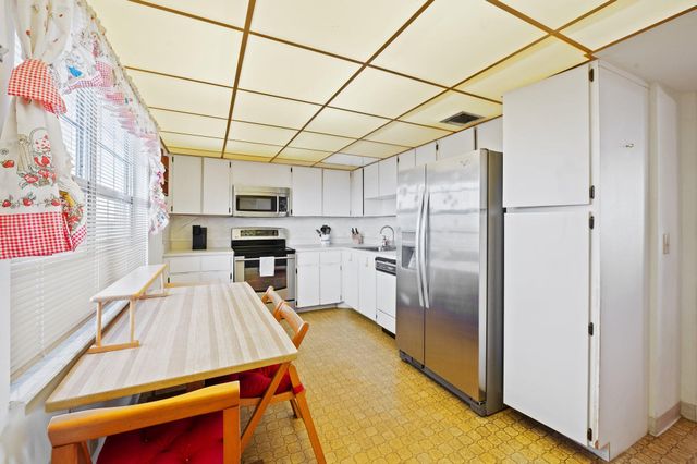 3520 Oaks Way 903, Pompano Beach, FL 33069