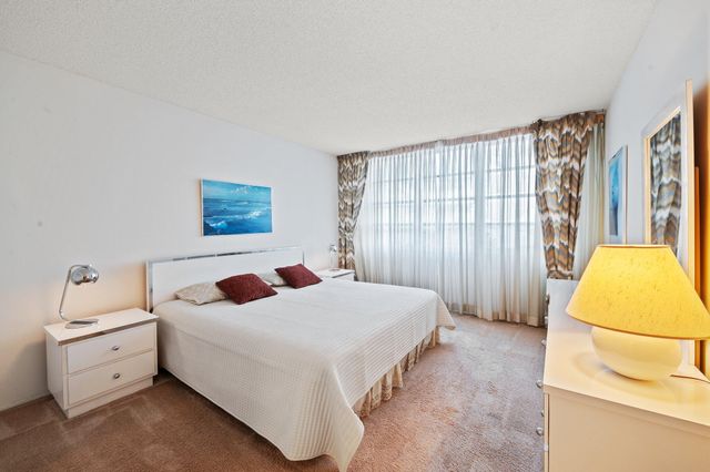 3520 Oaks Way 903, Pompano Beach, FL 33069