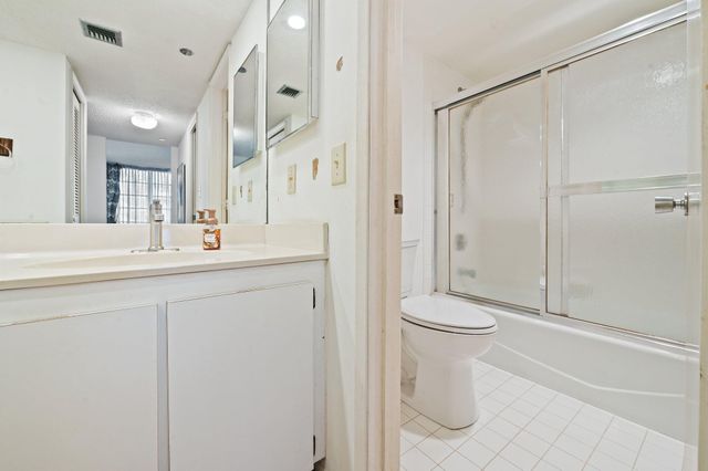 3520 Oaks Way 903, Pompano Beach, FL 33069