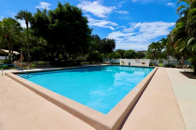 3520 Oaks Way 903, Pompano Beach, FL 33069