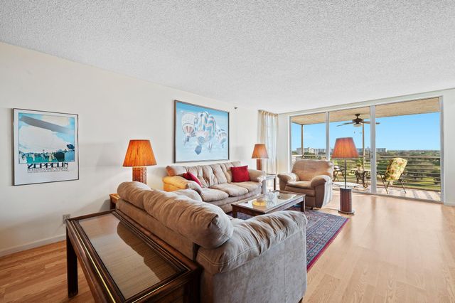 3520 Oaks Way 903, Pompano Beach, FL 33069