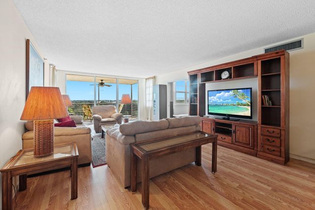 3520 Oaks Way 903, Pompano Beach, FL 33069