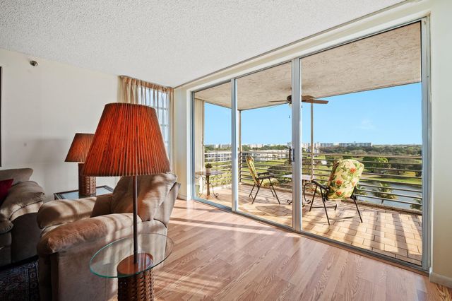 3520 Oaks Way 903, Pompano Beach, FL 33069