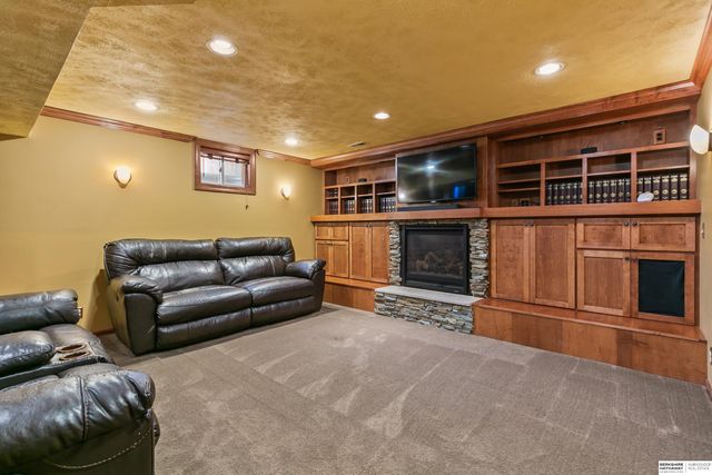 13734 Hillsborough Drive, Omaha, NE 68164